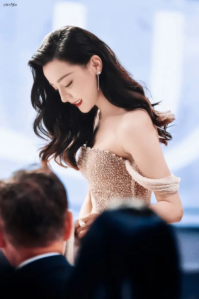 当代年轻人演奏唢呐现场